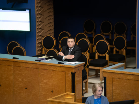 Täiskogu täiendav istung, 2020. aasta lisaeelarve seaduse eelnõu üleandmine. Peaminister Jüri Ratas.