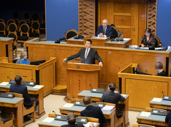 Täiskogu täiendav istung, 2020. aasta lisaeelarve seaduse eelnõu üleandmine. Peaminister Jüri Ratase politiiline avaldus.
