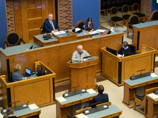 Täiskogu täiendav istung, 2020. aasta lisaeelarve seaduse eelnõu üleandmine. Peaminister Jüri Ratas.