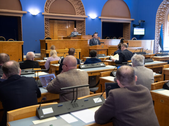 Riigikogu sai Riigikohtu esimehelt Villu Kõvelt ülevaate kohtute tööst.