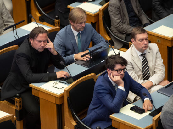 Riigikogu erakorraline istungjärk