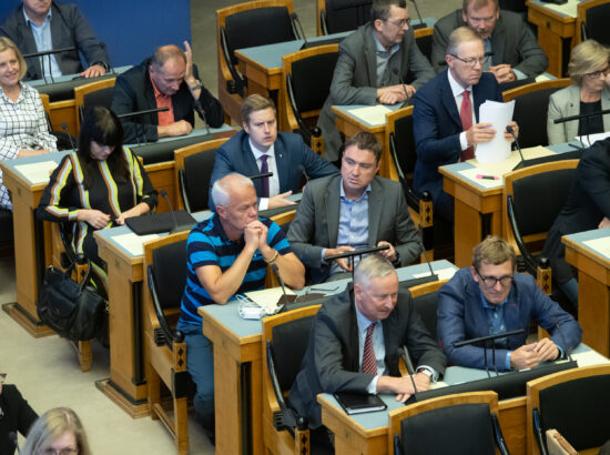 Riigikogu erakorraline istungjärk, Riigikogu avalduse „Demokraatia ja kodanikuühiskonna toetuseks Valgevenes“ eelnõu esimene lugemine. Väliskomisjoni aseesimehe Marko Mihkelsoni ettekanne