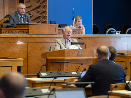 Riigikogu erakorraline istungjärk, Riigikogu avalduse „Demokraatia ja kodanikuühiskonna toetuseks Valgevenes“ eelnõu esimene lugemine. Väliskomisjoni aseesimehe Marko Mihkelsoni ettekanne