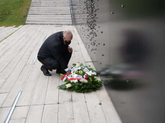 Riigikogu esimees Henn Põlluaas ja Ungari parlamendi esimees  László Kövér Maarjamäe memoriaalil