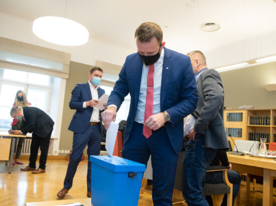 Põhiseaduskomisjoni esimehe ja aseesimehe erakorraline valimine