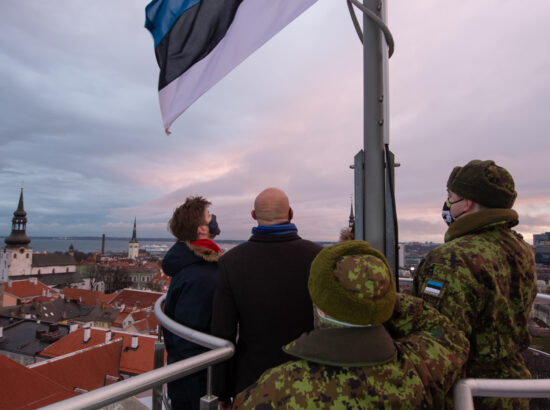 Lipuheiskamine koos Kaitseliidu Toompea malevkonna esindajatega