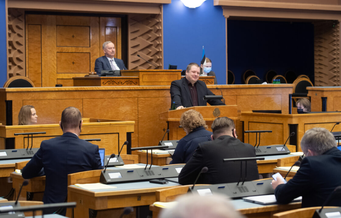 Täiskogu istung, olulise tähtsusega riikliku küsimuse „Rohepööre – nii väljakutse kui võimalus Eesti jaoks“ arutelu. Keskkonnakomisjoni esimehe Erki Savisaare ettekanne.