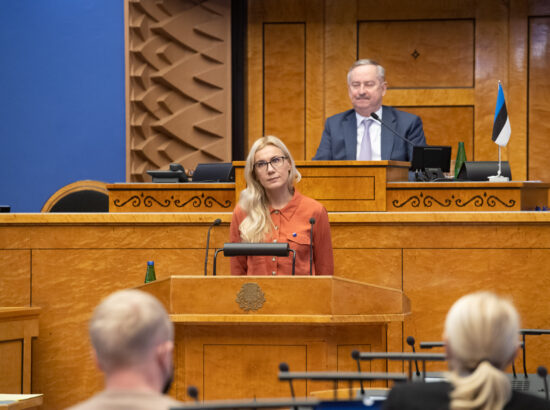 Täiskogu istung, olulise tähtsusega riikliku küsimuse „Rohepööre – nii väljakutse kui võimalus Eesti jaoks“ arutelu. Keskkonnakomisjoni esimehe Erki Savisaare ettekanne.