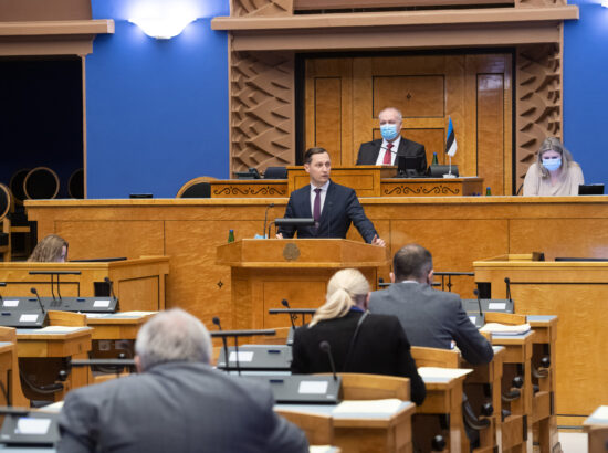 Täiskogu istung, olulise tähtsusega riikliku küsimuse „Rohepööre – nii väljakutse kui võimalus Eesti jaoks“ arutelu. Keskkonnakomisjoni esimehe Erki Savisaare ettekanne.