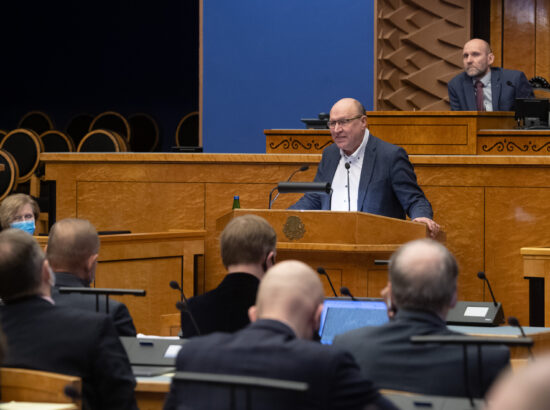 Täiskogu istung, Riigikogu otsuse „Rahvahääletuse korraldamine abielu mõiste küsimuses“ eelnõu esimene lugemine