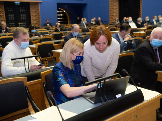 Riigikogu kaugosalusega istung, jõuluvana külaskäik