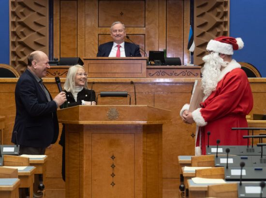 Riigikogu kaugosalusega istung, jõuluvana külaskäik