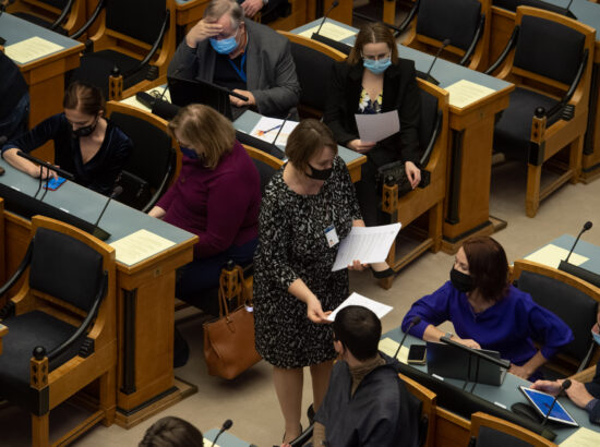 Täiskogu istung, Riigikogu otsuse „Rahvahääletuse korraldamine abielu mõiste küsimuses“ eelnõu teine lugemine