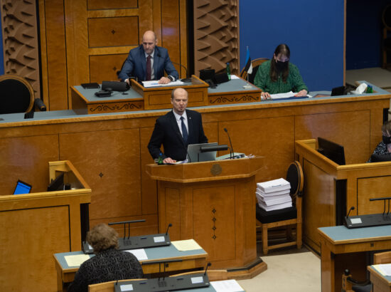 Täiskogu istung, Riigikogu otsuse „Rahvahääletuse korraldamine abielu mõiste küsimuses“ eelnõu teine lugemine. Põhiseaduskomisjoni esimees Anti Poolamets.