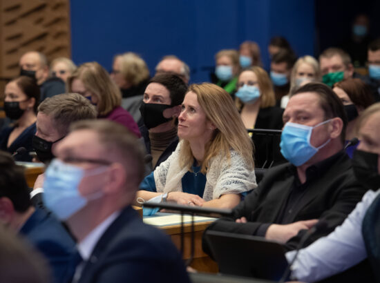 Täiskogu istung, Riigikogu otsuse „Rahvahääletuse korraldamine abielu mõiste küsimuses“ eelnõu teine lugemine. Põhiseaduskomisjoni esimees Anti Poolamets.