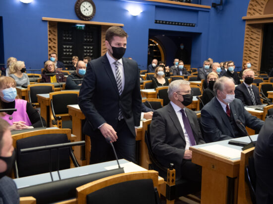 Täiskogu istung, uue valitsuse liikmed andsid ametivande, 26. jaanuar 2021. Riigihalduse minister Jaak Aab.