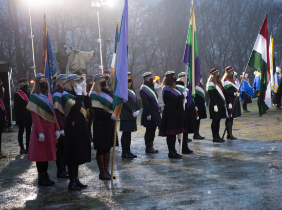 Eesti Vabariigi 103. aastapäeva lipuheiskamise tseremoonia. Eesti Muusika- ja Teatriakadeemia lavakunstikooli 30. lennu üliõpilane, Voldemar Panso preemia laureaat Hardo Adamson.