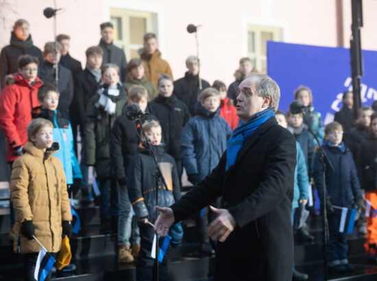 Eesti Vabariigi 103. aastapäeva lipuheiskamise tseremoonia. President Kersti Kaljulaid, peaminister Kaja Kallas, Riigikogu aseesimees Hanno Pevkur ja Eesti Evangeelse Luterliku Kiriku peapiiskop Urmas Viilma.