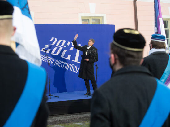 Eesti Vabariigi 103. aastapäeva lipuheiskamise tseremoonia. Eesti Evangeelse Luterliku Kiriku peapiiskop Urmas Viilma, Eesti diplomaatilise korpuse vanem Theresa Bubbear, Kaitseliidu ülem brigaadikindral Riho Ühtegi ning Mereväe ülem kommodoor Jüri Saska.