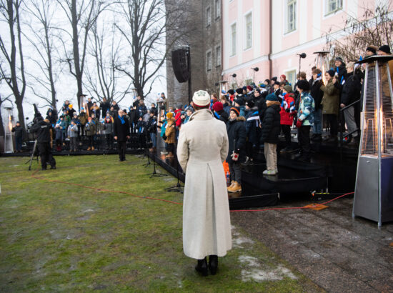 Eesti Vabariigi 103. aastapäeva lipuheiskamise tseremoonia. President Kersti Kaljulaid, peaminister Kaja Kallas, Riigikogu aseesimees Hanno Pevkur ja Eesti Evangeelse Luterliku Kiriku peapiiskop Urmas Viilma.