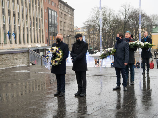 Eesti Vabariigi 103. aastapäeva lipuheiskamise tseremoonia. President Kersti Kaljulaid, peaminister Kaja Kallas, Riigikogu aseesimees Hanno Pevkur ja Eesti Evangeelse Luterliku Kiriku peapiiskop Urmas Viilma.