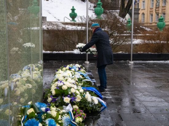 Eesti Vabariigi 103. aastapäeva lipuheiskamise tseremoonia. President Kersti Kaljulaid, peaminister Kaja Kallas, Riigikogu aseesimees Hanno Pevkur ja Eesti Evangeelse Luterliku Kiriku peapiiskop Urmas Viilma.