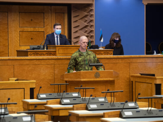 Täiskogu istung, olulise tähtsusega riikliku küsimuse „Riigi sõjalise kaitse jätkusuutlik areng“ arutelu. Kaitseväe juhataja kindralleitnant Martin Herem.