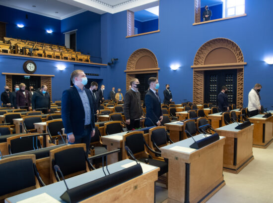 Täiskogu istung, leinaseisak Riigikogu liikme kindralleitnant Johannes Kerdi auks