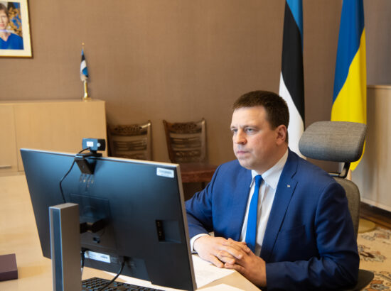 Riigikogu esimees Jüri Ratas kohtus videosilla vahendusel Ukraina Ülemraada esimehe Dmõtro Razumkoviga.