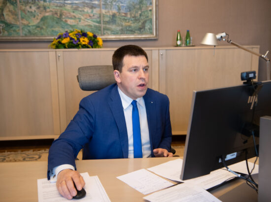 Riigikogu esimees Jüri Ratas kohtus videosilla vahendusel Ukraina Ülemraada esimehe Dmõtro Razumkoviga.