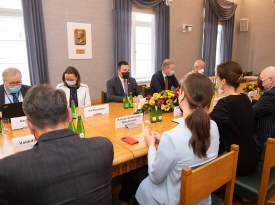 Riigikogu esimehe Jüri Ratase kohtumine Leedu parlamendi esimehe Viktorija Čmilytė-Nielseniga. Kohtumisel osalesid ka väliskomisjoni esimees Marko Mihkelson ja Balti Assamblee Eesti delegatsiooni esimees Aadu Must.