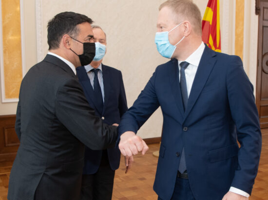 Väliskomisjoni esimees Marko Mihkelson ja Põhja-Makedoonia Euroopa asjade asepeaminister Nikola Dimitrov.