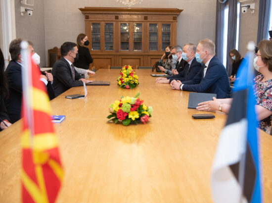 Euroopa Liidu asjade komisjoni esimees Siim Kallas ja väliskomisjoni esimees Marko Mihkelson kohtusid Põhja-Makedoonia Euroopa asjade asepeaministri Nikola Dimitroviga.