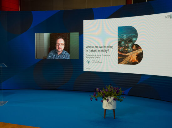 Arenguseire Keskuse aastakonverents „Teistmoodi tulevik“. Roland Bergeri Transpordi Kompetentsikeskuse Saksamaa esinduse kaasjuht Tobias Schönberg.