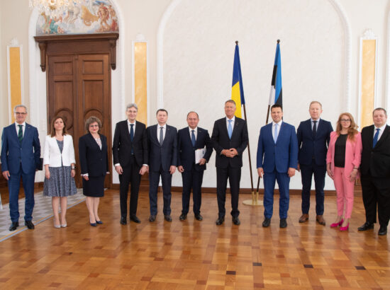 Ühispilt koos Rumeenia president Klaus Werner Iohannist  saatva delegatsiooniga