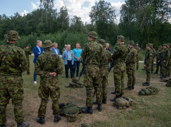 Riigikaitsekomisjoni ja väliskomisjoni väljasõit Tapal paiknevasse 1. jalaväebrigaadi