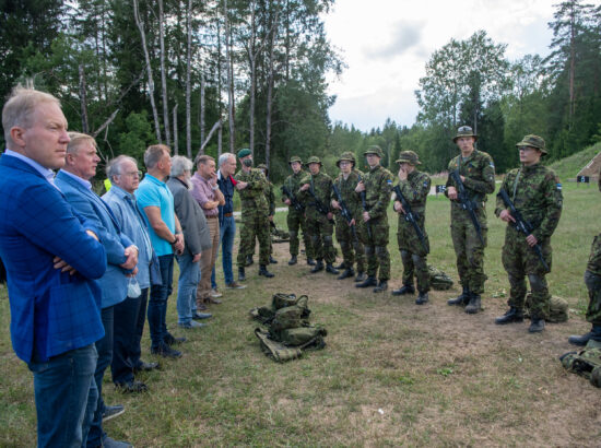 Riigikaitsekomisjoni ja väliskomisjoni väljasõit Tapal paiknevasse 1. jalaväebrigaadi