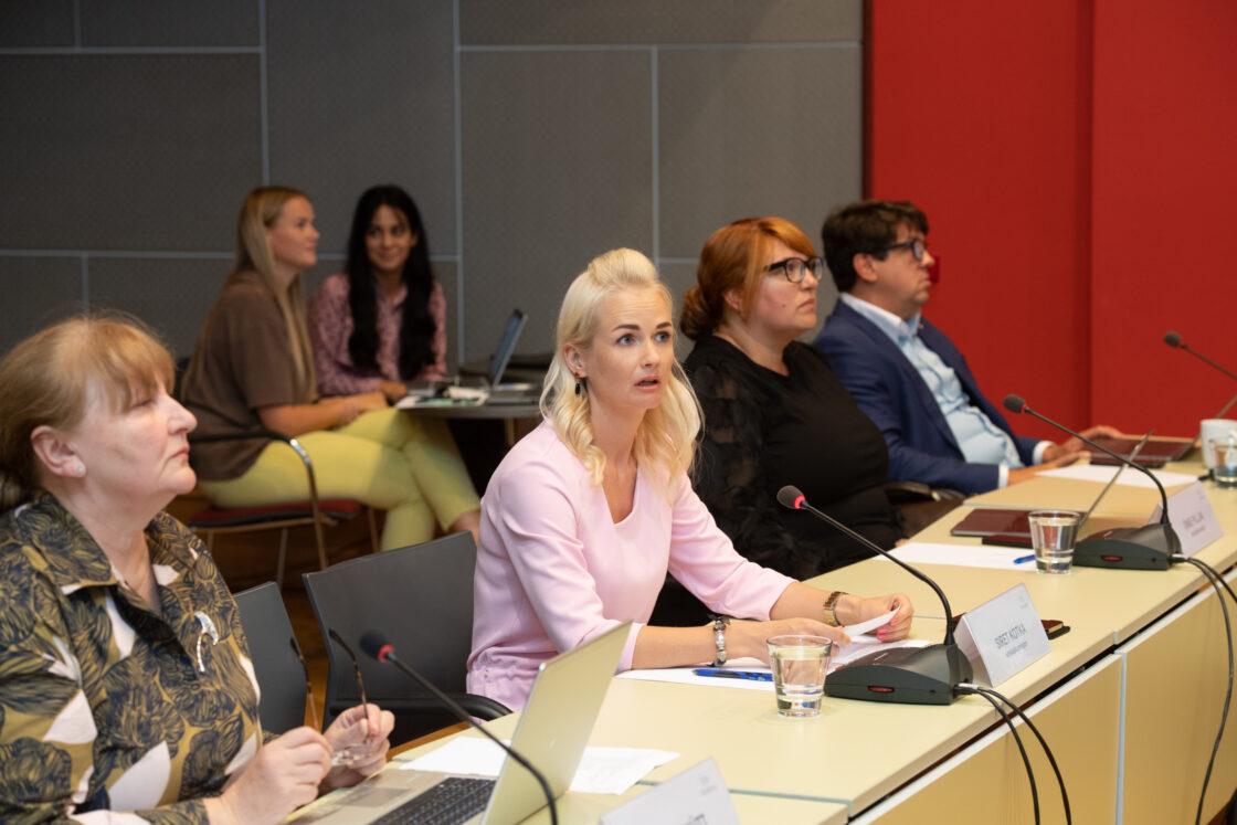 Sotsiaalkomisjoni erakorraline istung COVID-19 ja vaktsineerimisega seotud küsimustest, 11. august 2021