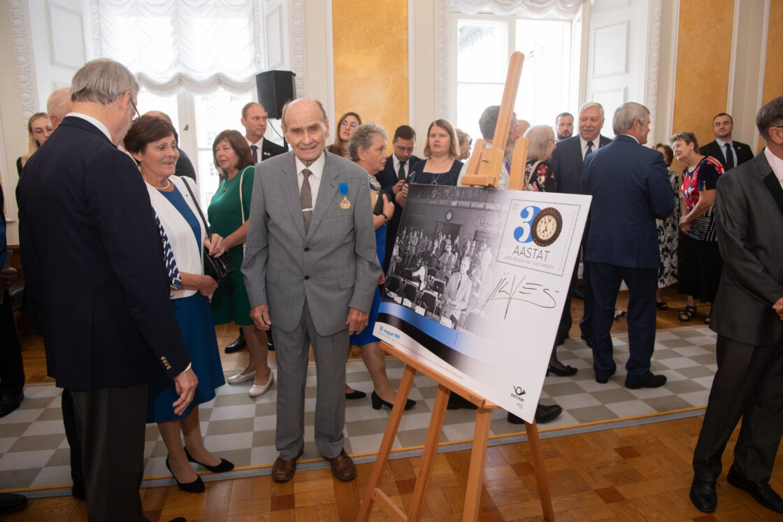 Eesti Post esitles iseseisvuse taastamise 30. aastapäevale pühendatud tervikasja