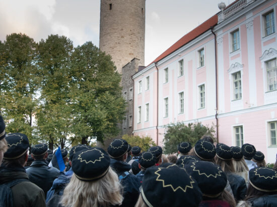 Riigikogu esimees Jüri Ratas tervitas iseseisvuse taastamise 30. aastapäeva sündmuste raames riigilipu heiskamist jälgima tulevaid Tallinna Reaalkooli gümnaasiumiõpilasi