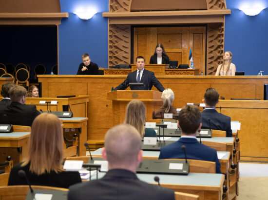 Riigikogu esimees Jüri Ratas avas 16. Eesti Mudel-Euroopa Parlamendi täiskogu