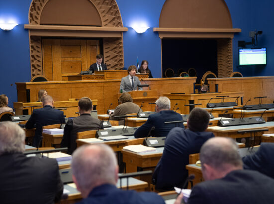 Riigieelarve kontrolli erikomisjoni algatatud olulise tähtsusega riikliku küsimuse „Olukord koroonaviiruse tõrjumisel“ arutelu. Tervise- ja tööminister Tanel Kiik.