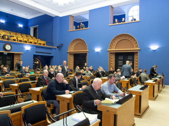 Täiskogu istung, kultuurikomisjoni algatatud olulise tähtsusega  riikliku küsimuse „Kõrghariduse roll, kvaliteet ja rahastamise alused“ arutelu