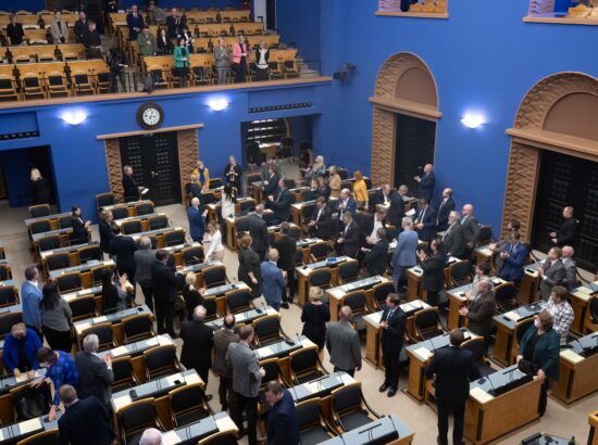 Riigikogu täiendaval istungil arutati avaldust Venemaa sõjakuritegudest ja genotsiidist Ukrainas