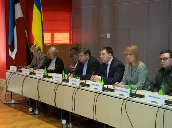 Riigikogu täiendaval istungil arutati avaldust Venemaa sõjakuritegudest ja genotsiidist Ukrainas