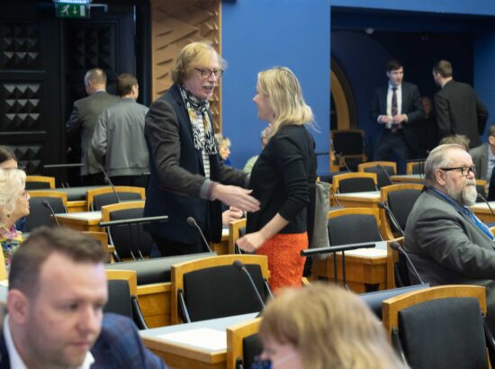 Riigikogu käsitles olukorda Ukraina abistamisel