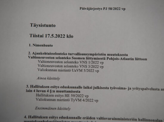 Eduskunta arutab ja hääletab eelnõu, millega Soome taotleb NATO liikmesust.