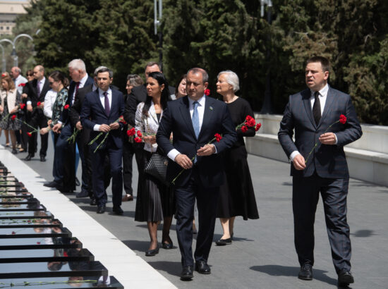 Lillede ja Riigikogu pärja asetamise tseremoonia Märtrite alleel