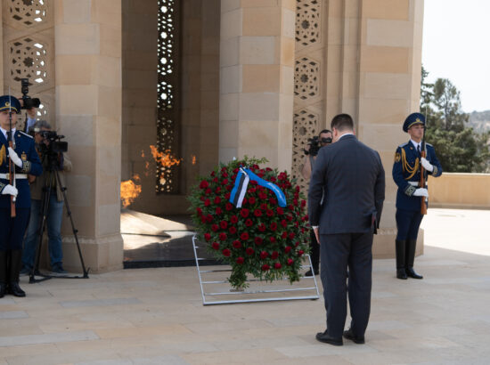 Lillede ja Riigikogu pärja asetamise tseremoonia Märtrite alleel