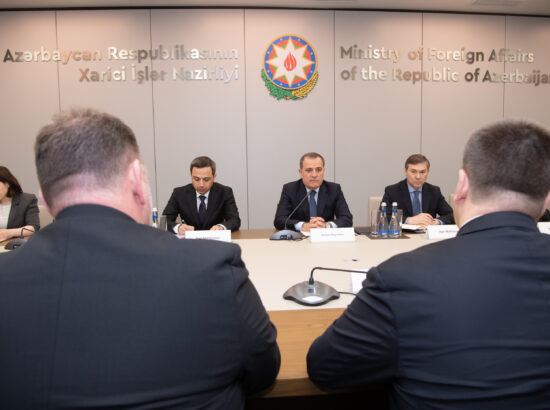 Saabumine. Riigikogu esimees Jüri Ratast tervitab parlamendi aseesimees Anar Maharramov
